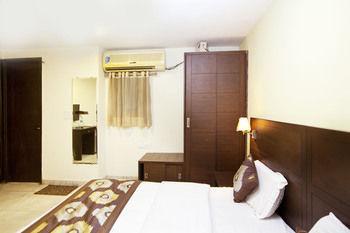 Oyo Rooms Malviya Nagar Market Нью-Дели Экстерьер фото